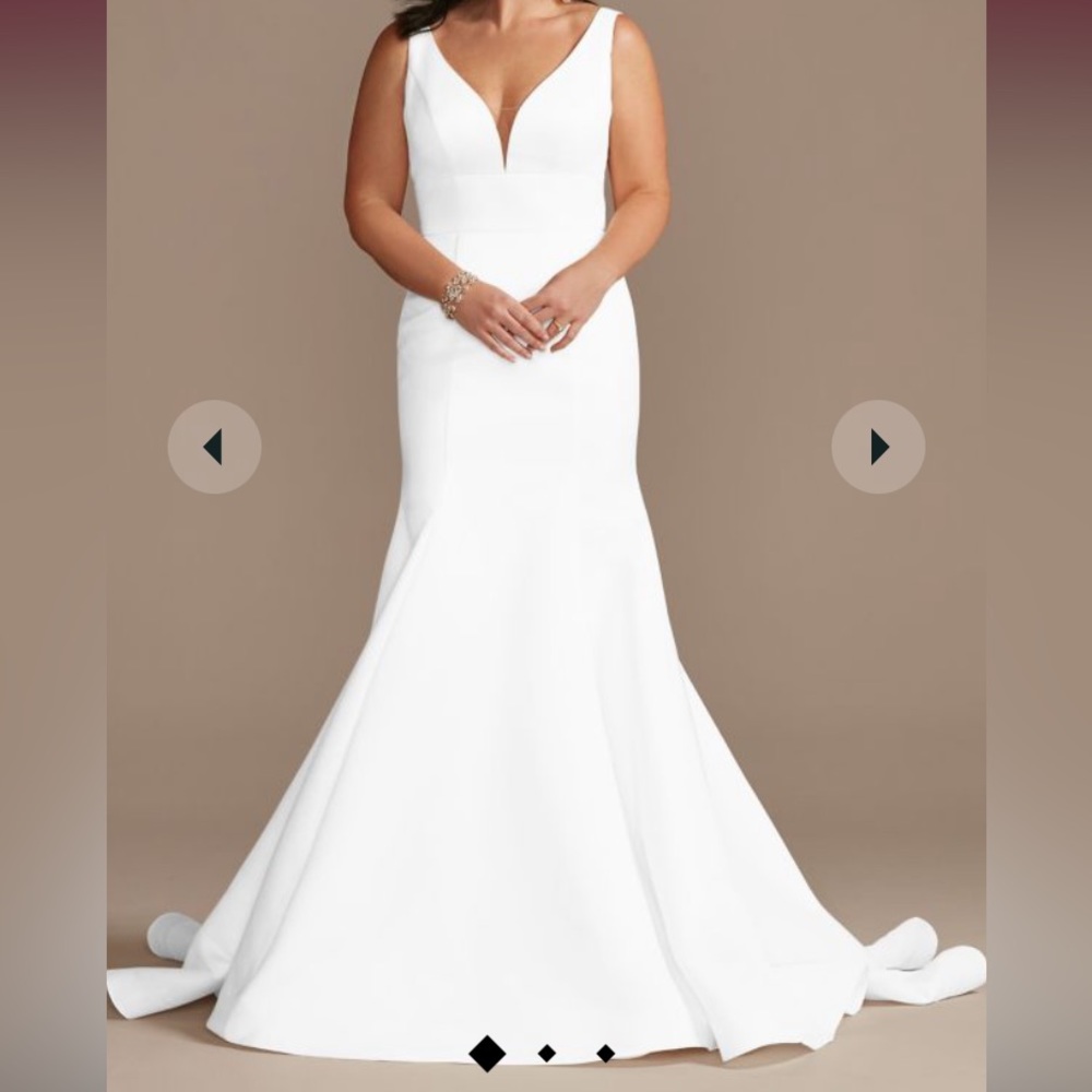 Beautiful mermaid/trumpet wedding dress. Size 8 - Picture 2 of 7
